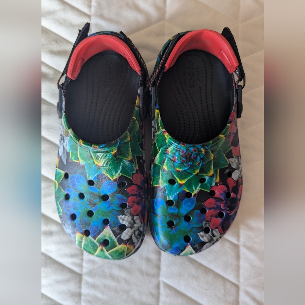 CROCS Black and Green Slippers with Mosaic Design - Picture 2 of 13